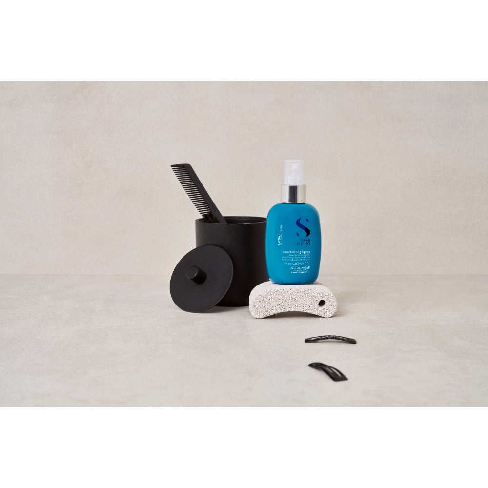 Alfaparf Milano Semi di Lino Curls Reactivating Spray – Reaktiváló és göndörítő hajspray, göndörödésgátló, 125 ml