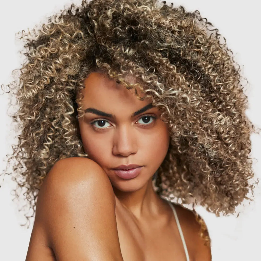 Hidratáló És Regenráló Olaj Szőke Haj Ápolására Utántölthető Üvegben Kérastase Blond Absolu L’Huile