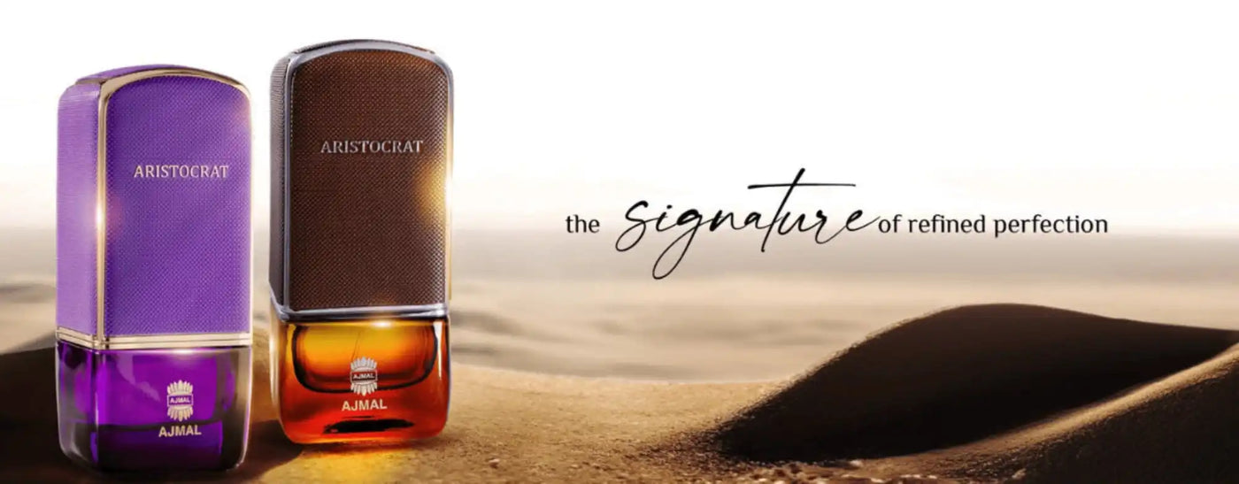 Két egyedien színzett parfümös üveg.