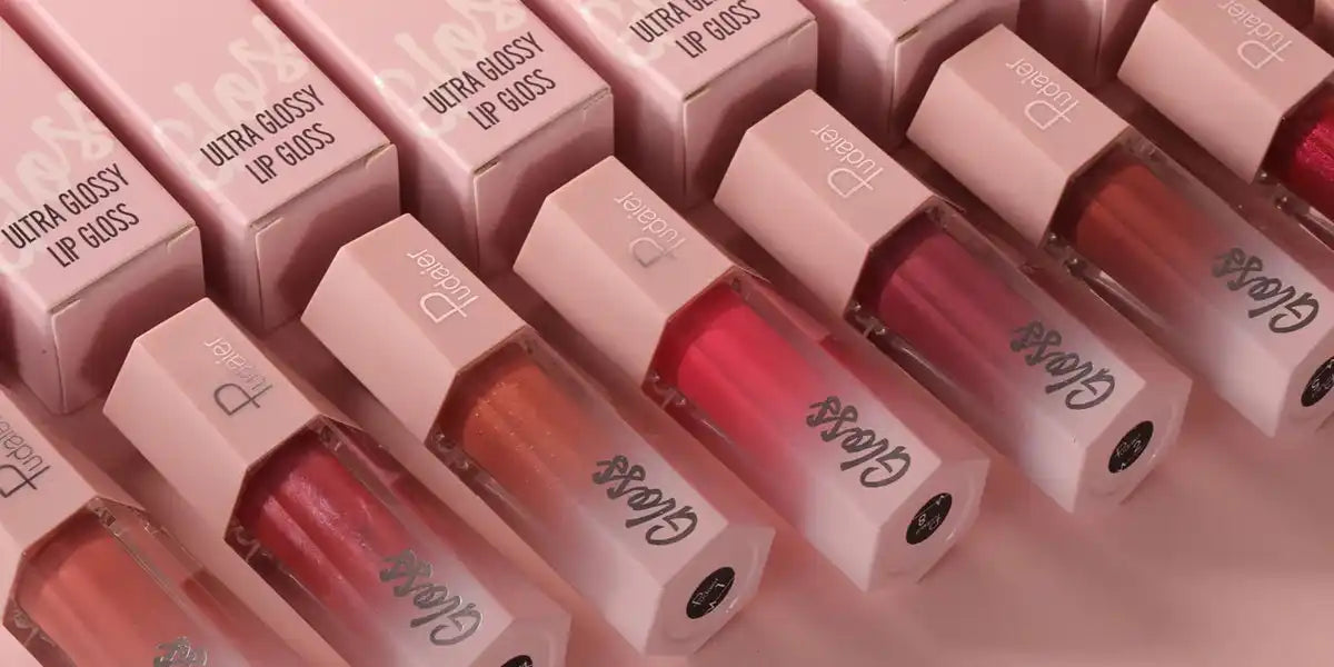 Sorozat rózsaszín csomagolású ajakfények különböző árnyalatokban.