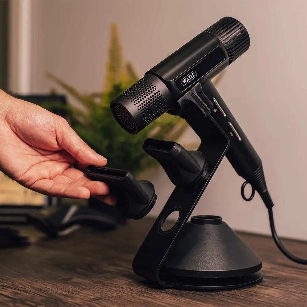 Wahl Vanquish Hajszárító Tartó – Stabil Professzionális Állvány Rendezett és Hatékony Munkaterülethez - Gépek