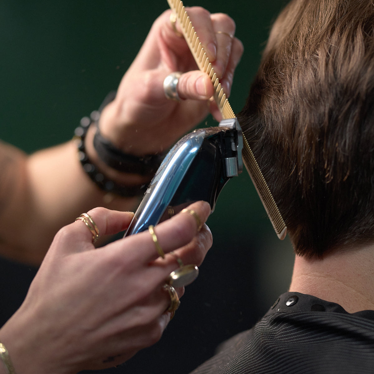 Wahl Super Taper X™ – Professzionális hajvágógép rotációs motorral és T-alakú pengével, 100 perc üzemidő