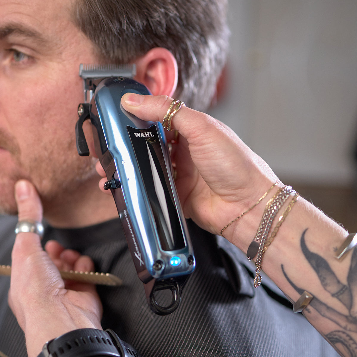 Wahl Super Taper X™ – Professzionális hajvágógép rotációs motorral és T-alakú pengével, 100 perc üzemidő