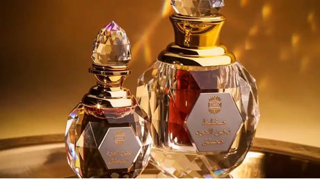 Arany és kristály parfümös flakon arab írással.