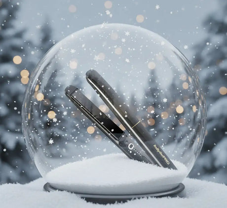 Fekete Babyliss Pro hajvasaló elegáns, matt felülettel és ezüst díszítésekkel.