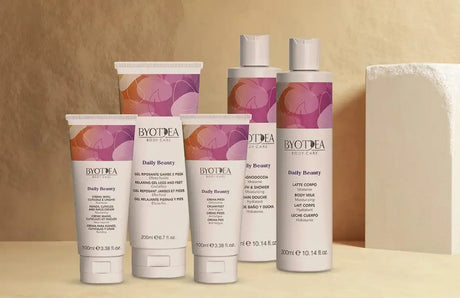 A Byothea Daily Beauty személyes ápolási termékek gyűjteménye fehér és lila csomagolásban.