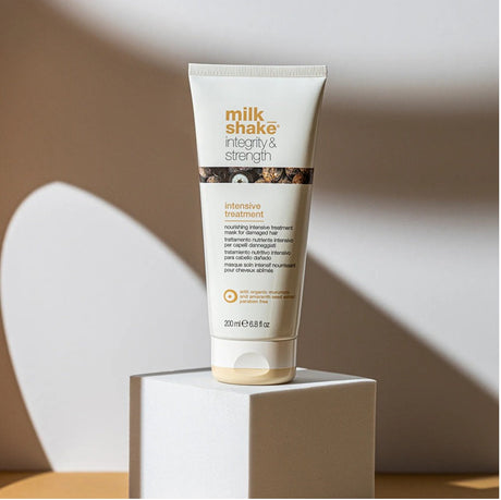 Milk Shake Integrity & Strength – Intenzív hajpakolás sérült hajra, keratinnal és természetes olajokkal, 200 ml