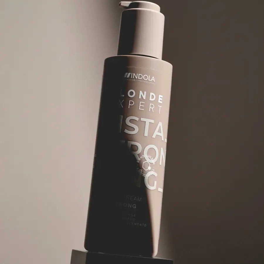 Indola Blonde Expert InstaStrong Leave-In Cream 145ml – Cremă fără clătire cu tehnologie Bond protecție termică și