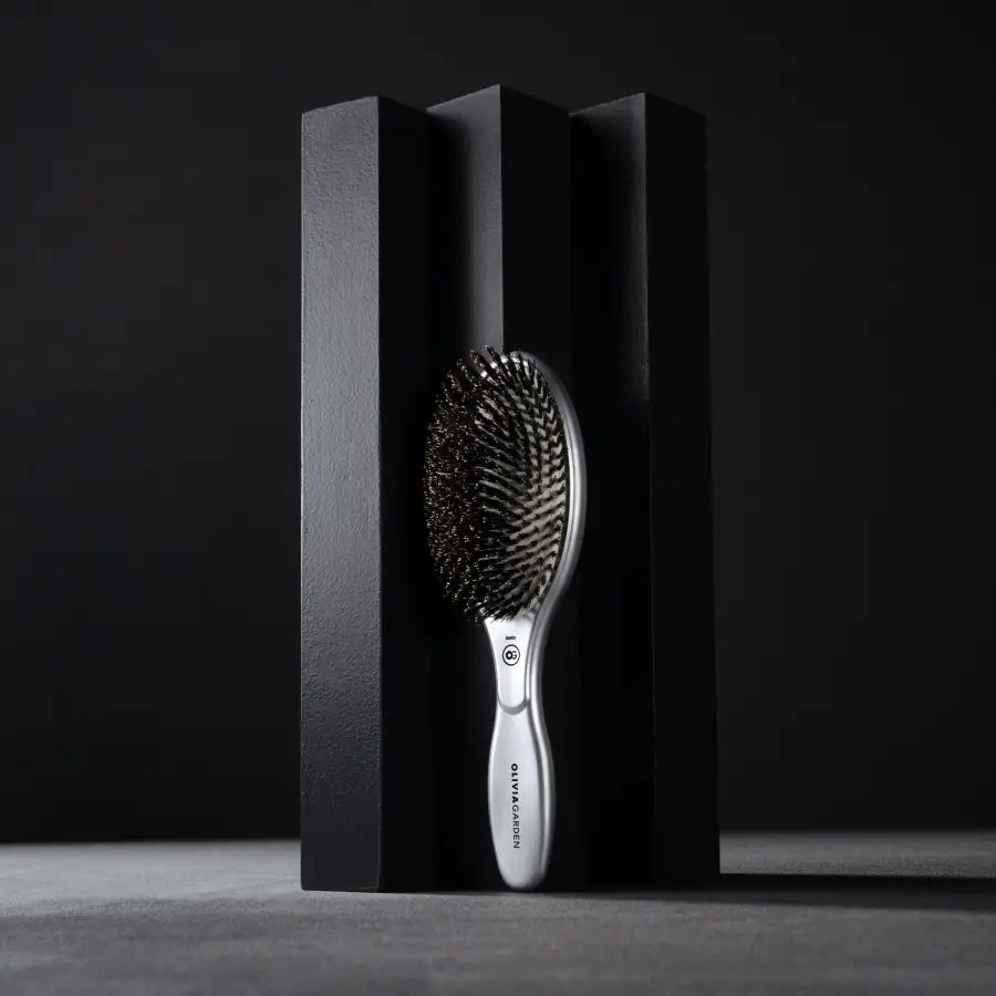 Olivia Garden Expert Care Oval Silver Kefe vaddisznósörtével