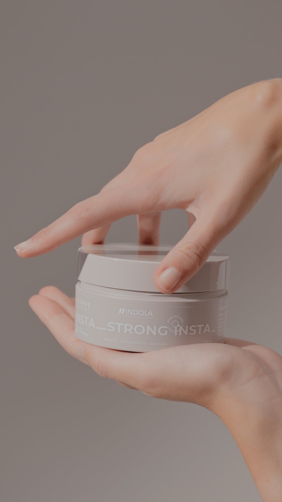 Indola Blonde Expert InstaStrong Treatment– Intenzív Hajregeneráló Kezelés Roncsolt Szőke Hajra, Hair-Bond Technológiával és Szilikonmentes Összetétellel